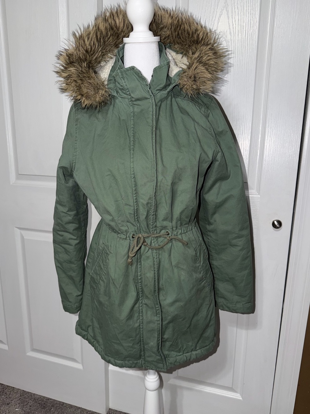 GAP Olive Green Sherpa Lines Utility Parka Jacket Coat with Faux Fur Hood-S